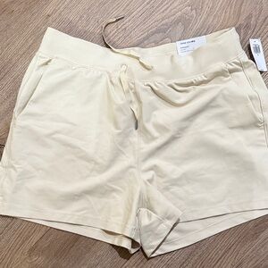 Old Navy Cream Women's Athletic Shorts